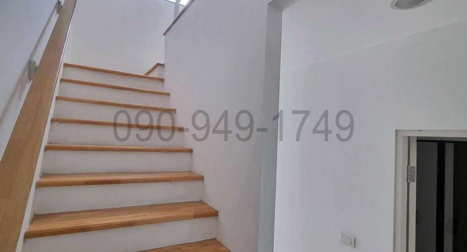 For rent 3 bedrooms townhouse in Phasi Charoen, Bangkok