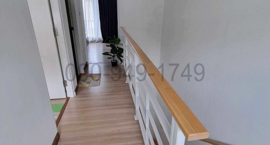 For rent 3 bedrooms townhouse in Phasi Charoen, Bangkok