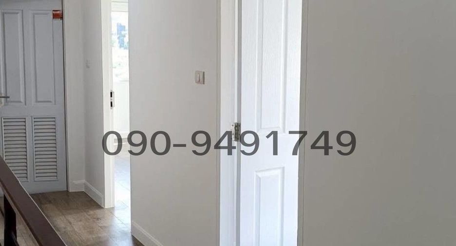 For rent 3 bedrooms townhouse in Lat Phrao, Bangkok