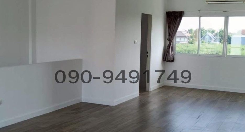 For rent 3 bedrooms townhouse in Lat Phrao, Bangkok