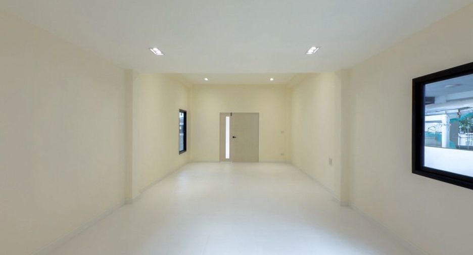 À vendre 3 chambres bureau à Mueang Chiang Mai, Chiang Mai