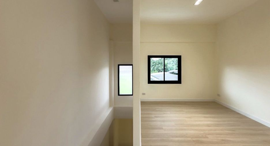 À vendre 3 chambres bureau à Mueang Chiang Mai, Chiang Mai