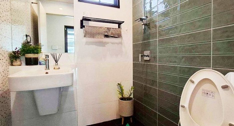 For sale 4 bedrooms house in Lat Krabang, Bangkok