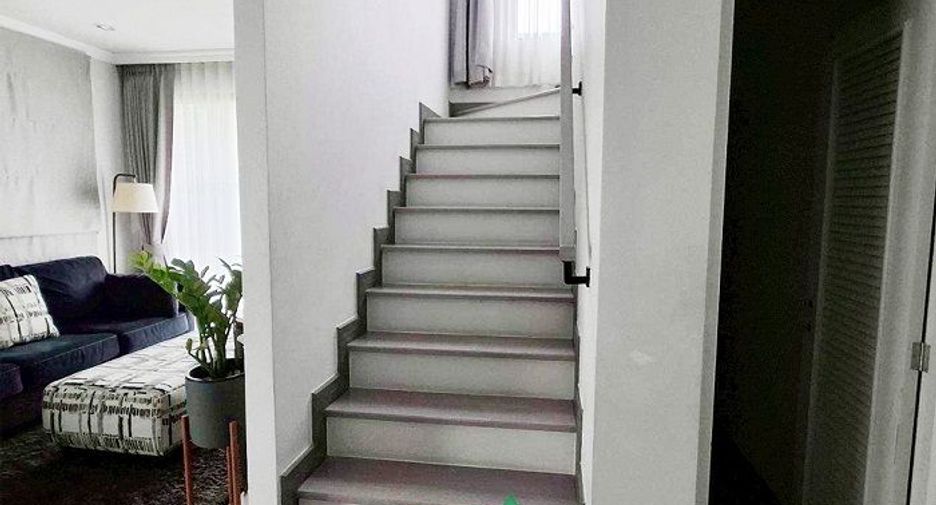 For sale 4 bedrooms house in Lat Krabang, Bangkok
