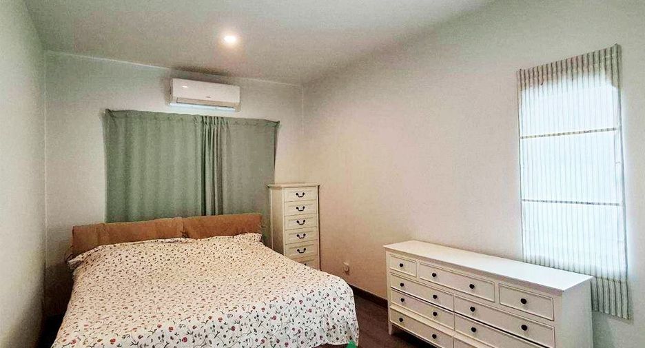 For sale 4 bedrooms house in Lat Krabang, Bangkok