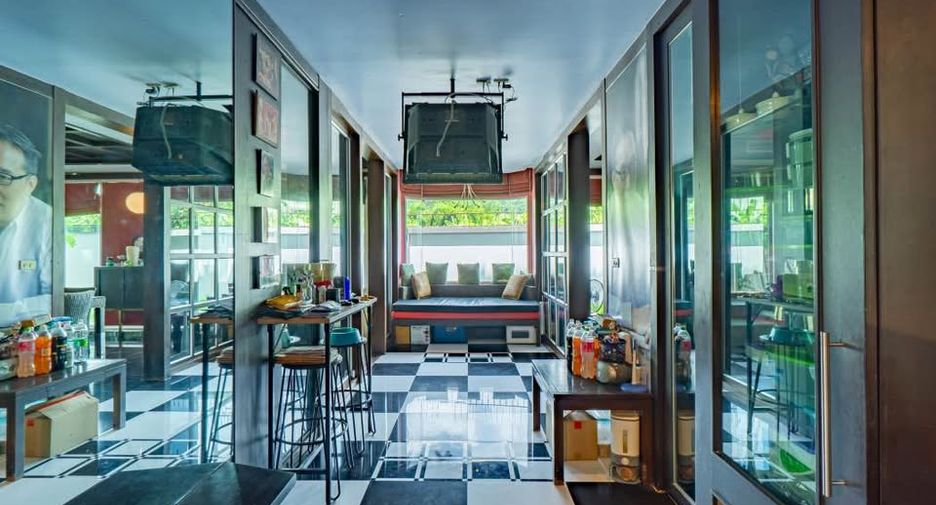 For sale 5 bedrooms house in Suan Luang, Bangkok