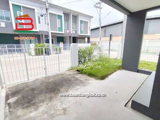 出租 和 出售 3 卧室 联排别墅 在 Lam Luk Ka, Pathum Thani