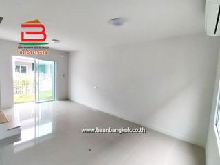 出租 和 出售 3 卧室 联排别墅 在 Lam Luk Ka, Pathum Thani