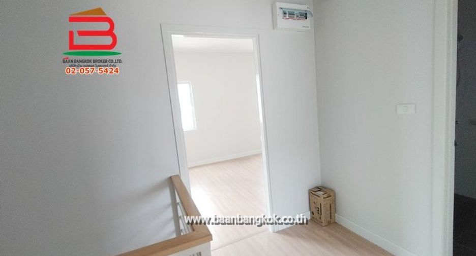 出租 和 出售 3 卧室 联排别墅 在 Lam Luk Ka, Pathum Thani