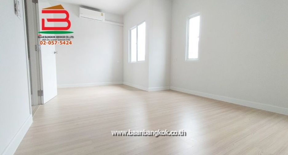出租 和 出售 3 卧室 联排别墅 在 Lam Luk Ka, Pathum Thani