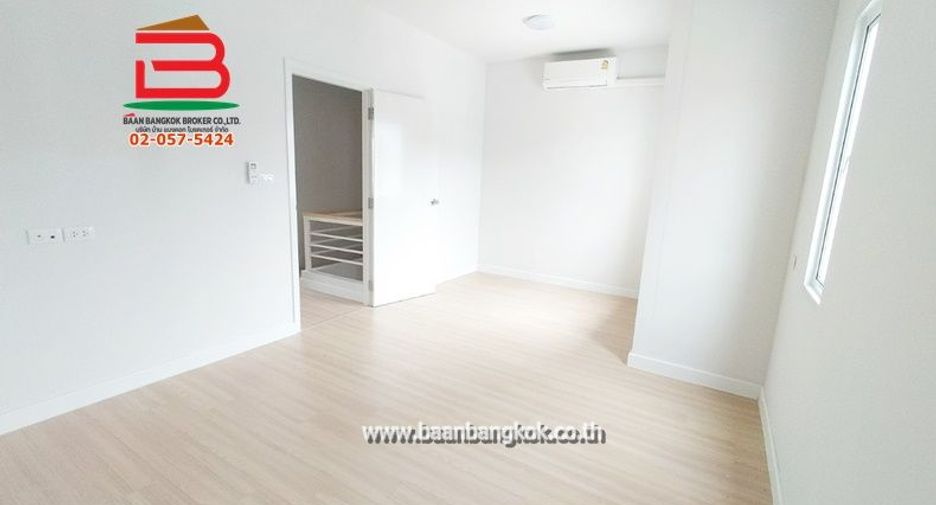 出租 和 出售 3 卧室 联排别墅 在 Lam Luk Ka, Pathum Thani