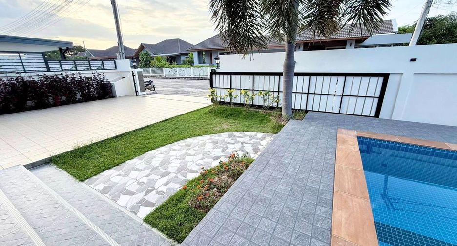 For rent 5 bedrooms villa in San Sai, Chiang Mai