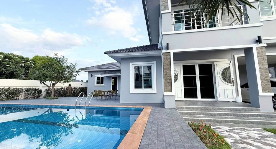 For rent 5 bedrooms villa in San Sai, Chiang Mai