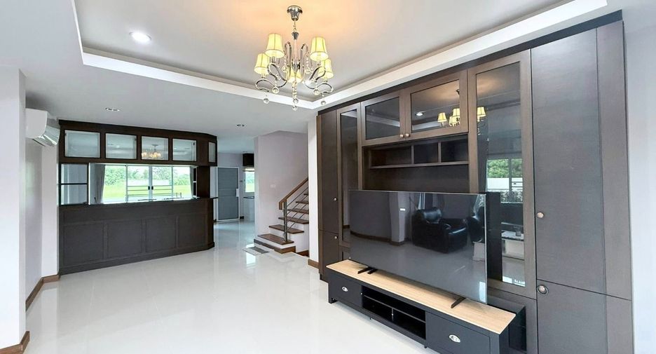 For rent 5 bedrooms villa in San Sai, Chiang Mai