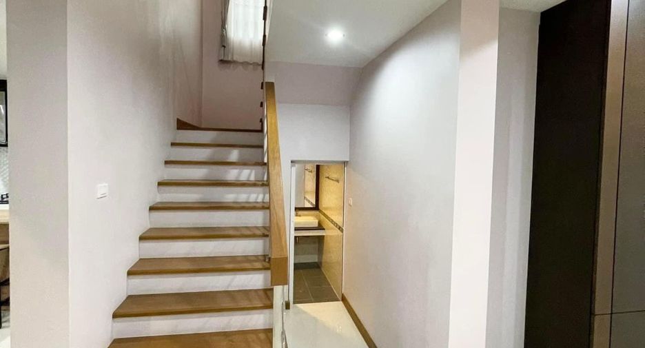 For rent 5 bedrooms villa in San Sai, Chiang Mai