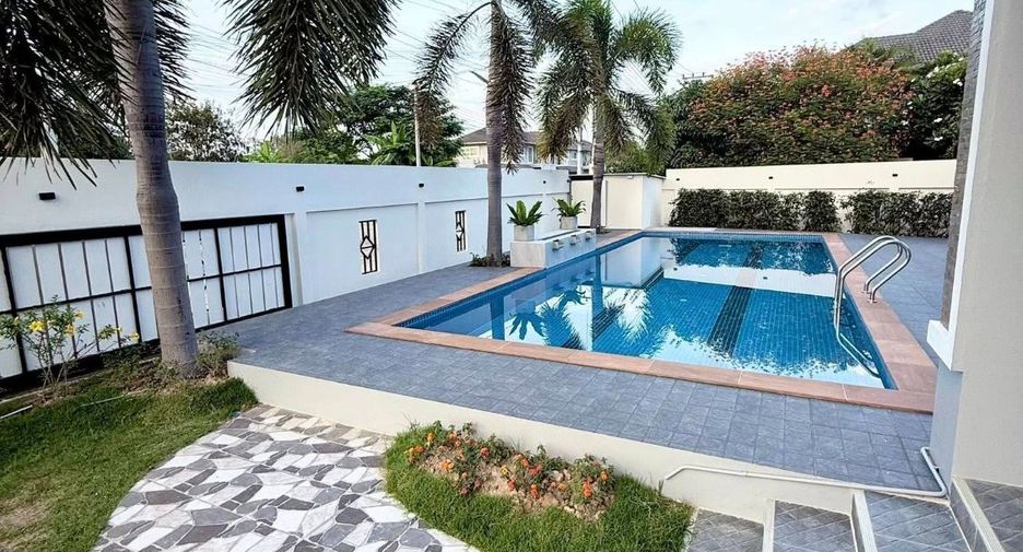 For rent 5 bedrooms villa in San Sai, Chiang Mai