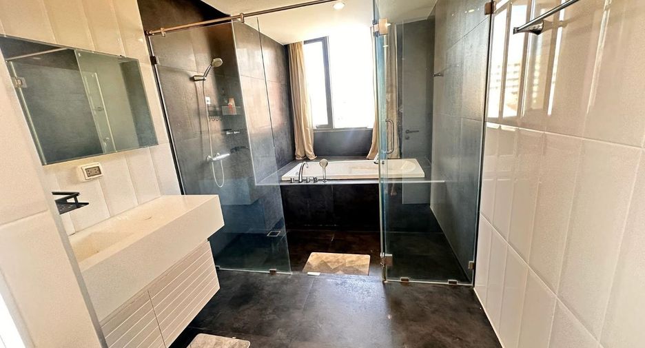 For rent 3 bedrooms condo in Mueang Chiang Mai, Chiang Mai