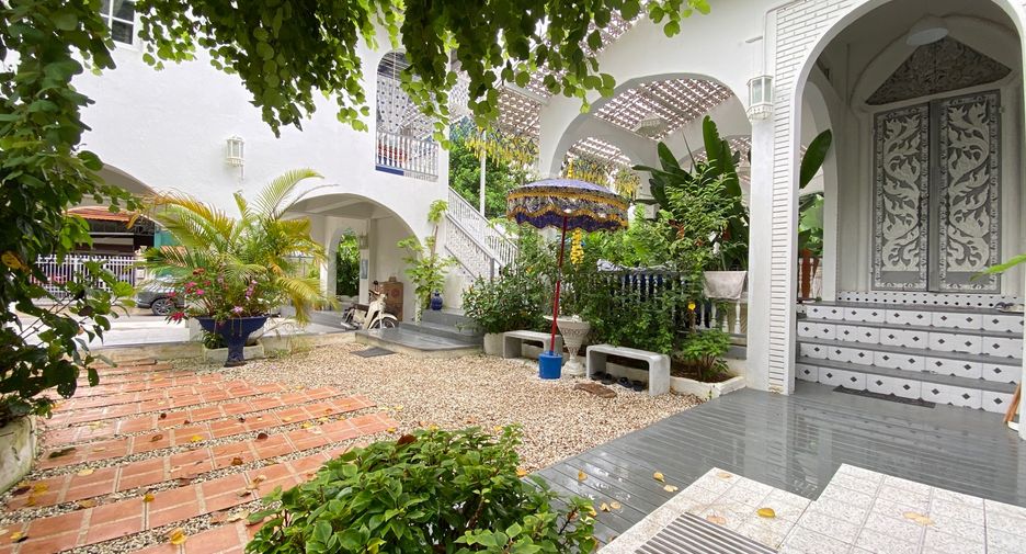 Haus zur Miete und zum Kauf mit 5 Zimmer in Mueang Chiang Mai, Chiang Mai