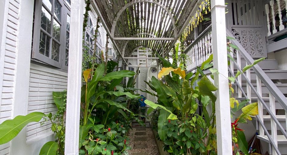 Haus zur Miete und zum Kauf mit 5 Zimmer in Mueang Chiang Mai, Chiang Mai