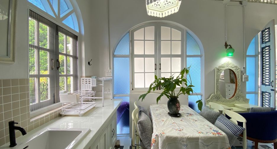Haus zur Miete und zum Kauf mit 5 Zimmer in Mueang Chiang Mai, Chiang Mai