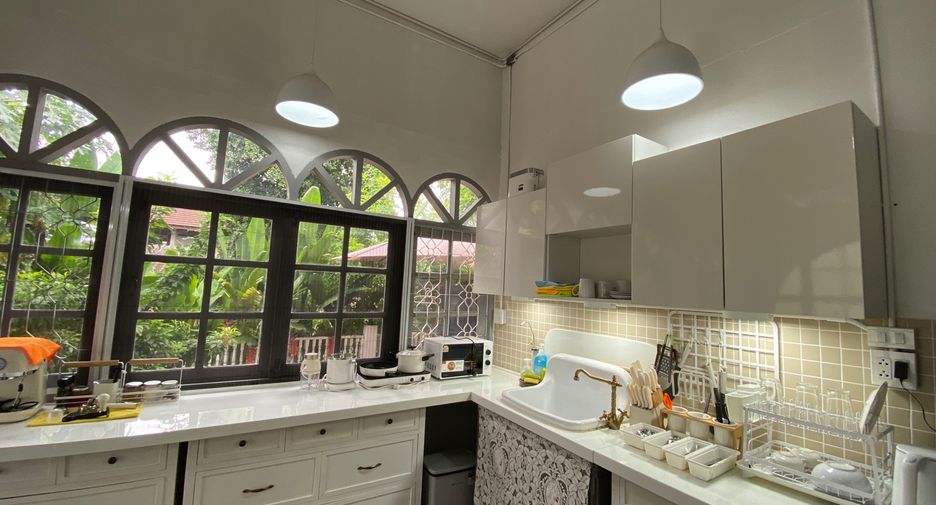 Haus zur Miete und zum Kauf mit 5 Zimmer in Mueang Chiang Mai, Chiang Mai
