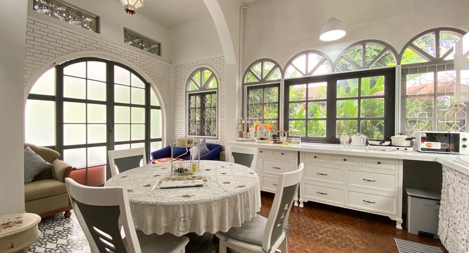 Haus zur Miete und zum Kauf mit 5 Zimmer in Mueang Chiang Mai, Chiang Mai