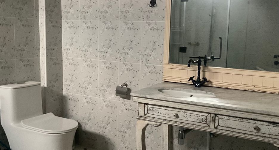 Haus zur Miete und zum Kauf mit 5 Zimmer in Mueang Chiang Mai, Chiang Mai