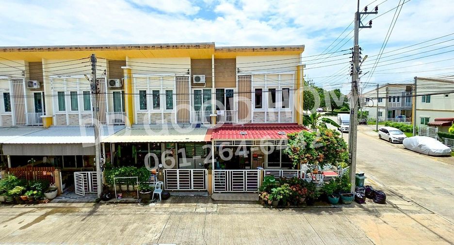 For sale 4 bedrooms townhouse in Mueang Samut Sakhon, Samut Sakhon