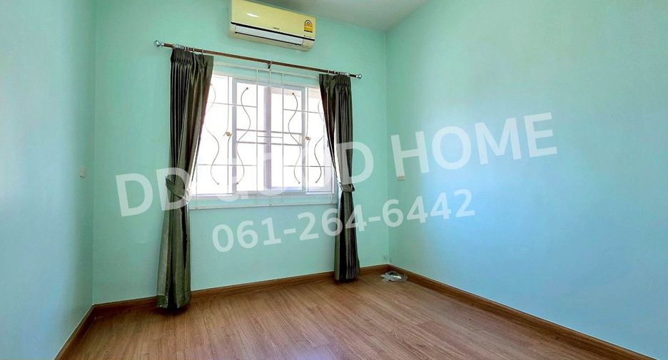 For sale 4 bedrooms townhouse in Mueang Samut Sakhon, Samut Sakhon