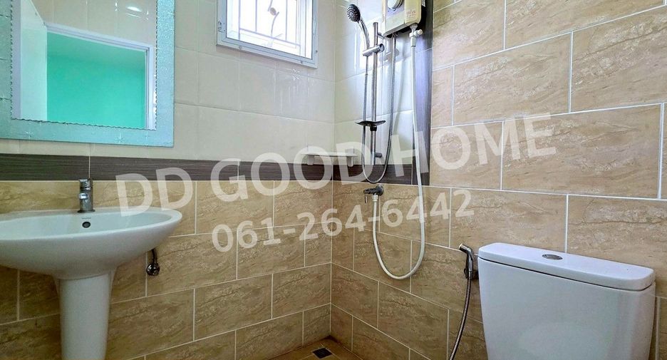 For sale 4 bedrooms townhouse in Mueang Samut Sakhon, Samut Sakhon