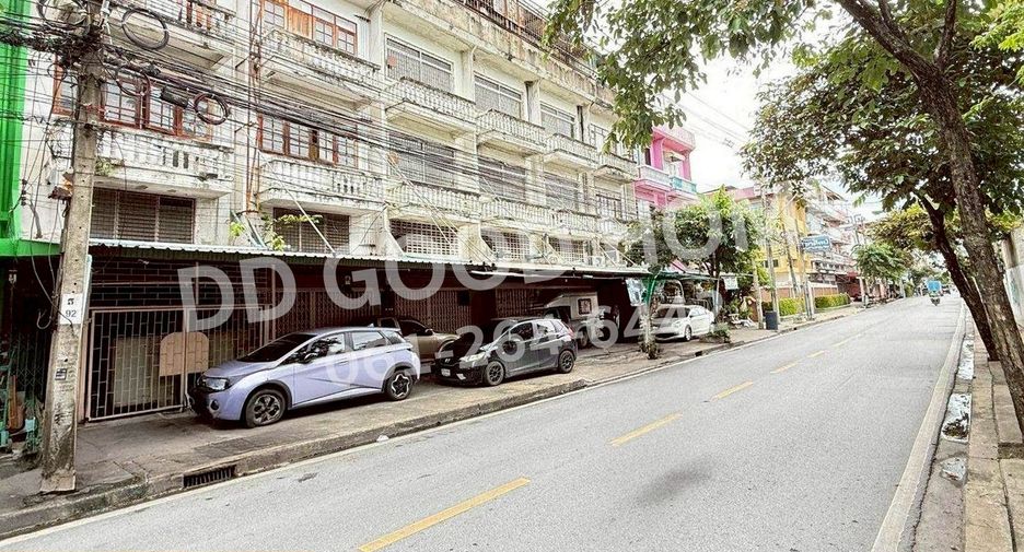 For sale 6 bedrooms retail Space in Phasi Charoen, Bangkok