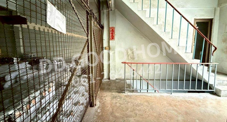 For sale 6 bedrooms retail Space in Phasi Charoen, Bangkok