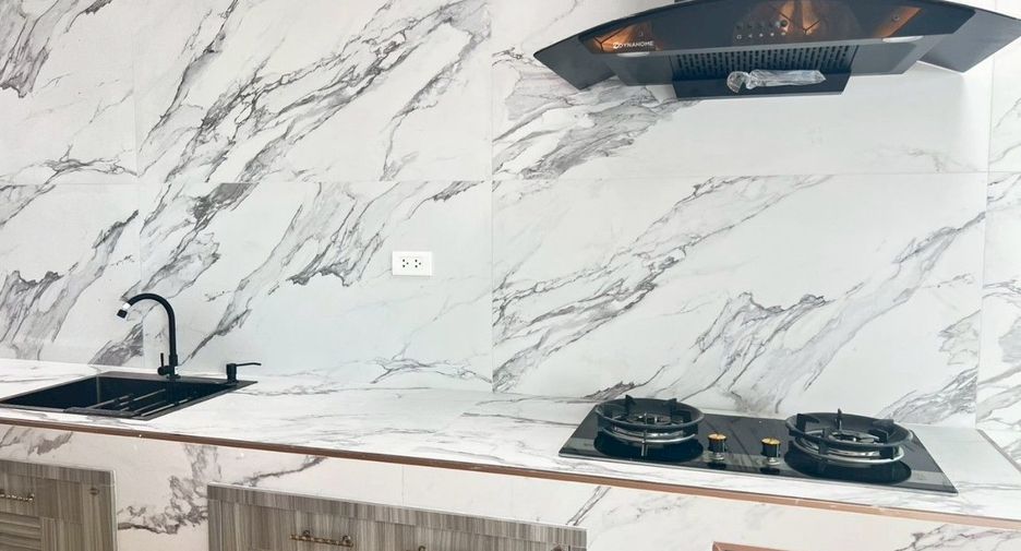 Casa adosada en venta de 4 habitaciones en Thalang, Phuket
