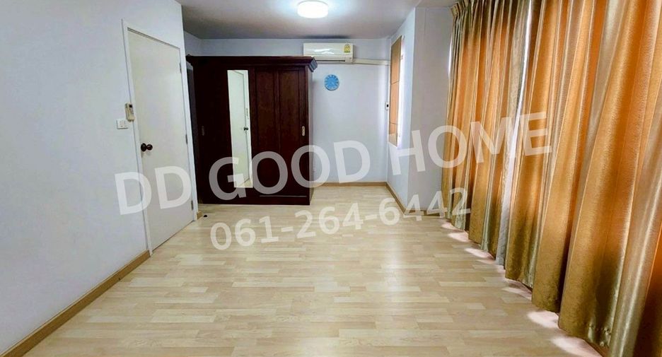 For sale 3 bedrooms townhouse in Bang Khae, Bangkok
