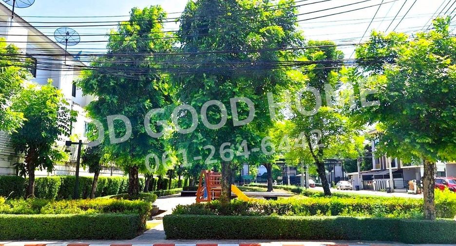 For sale 3 bedrooms townhouse in Bang Khae, Bangkok