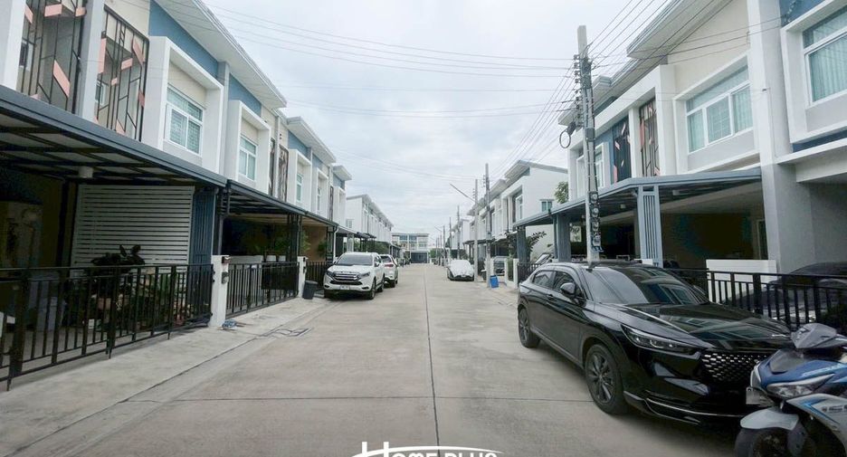 For sale 4 bedrooms townhouse in Don Mueang, Bangkok