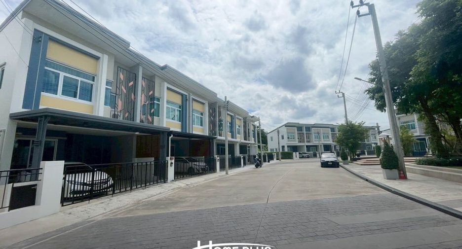 For sale 4 bedrooms townhouse in Don Mueang, Bangkok