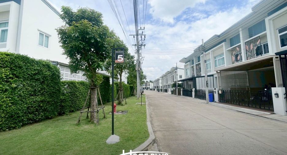 For sale 4 bedrooms townhouse in Don Mueang, Bangkok