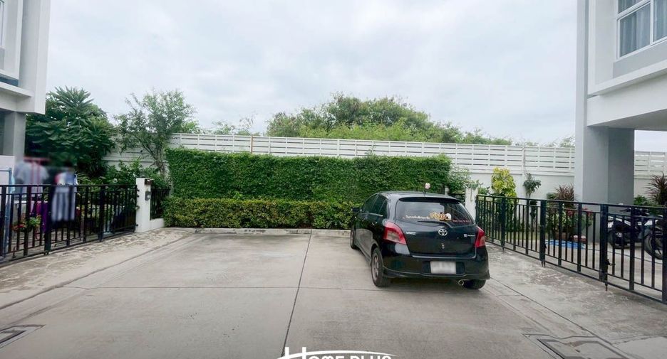 For sale 4 bedrooms townhouse in Don Mueang, Bangkok