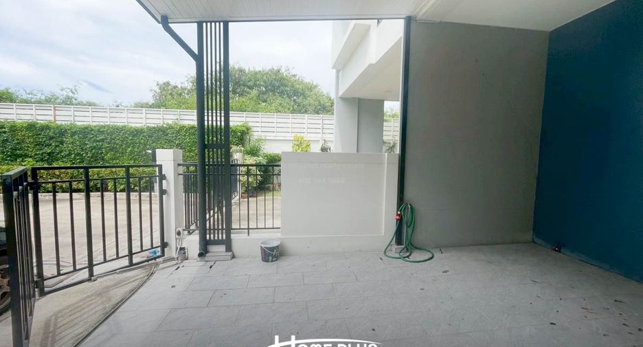 For sale 4 bedrooms townhouse in Don Mueang, Bangkok