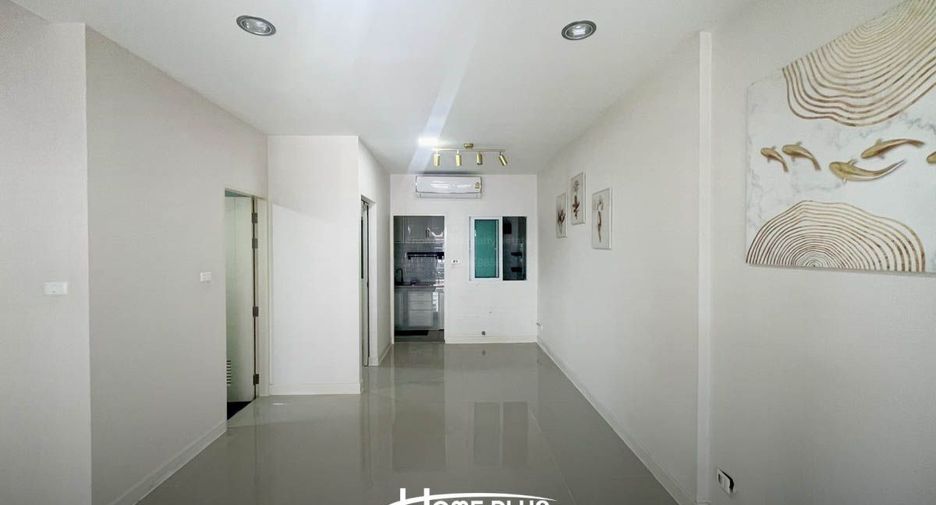 For sale 4 bedrooms townhouse in Don Mueang, Bangkok
