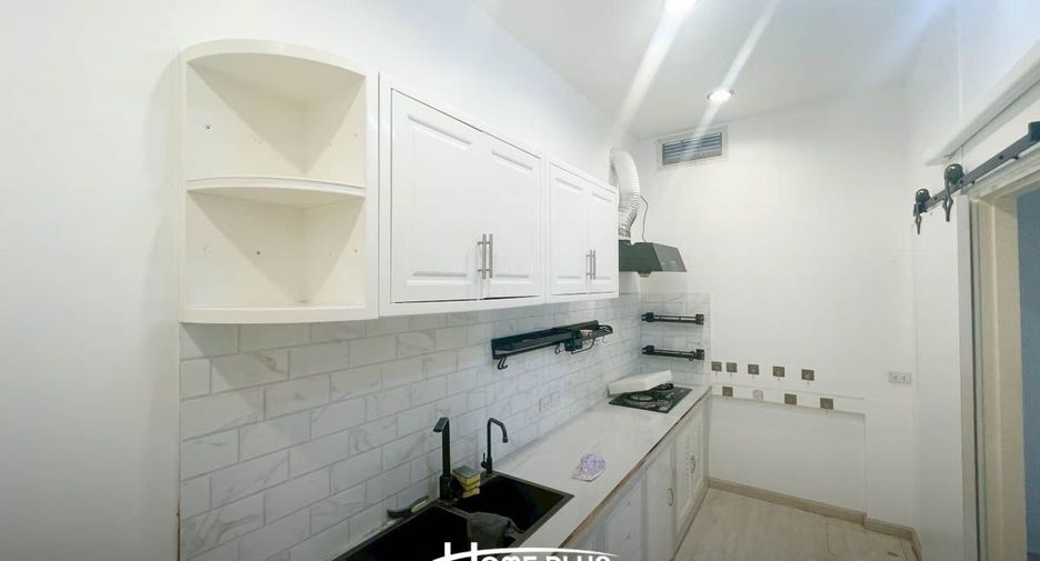 For sale 4 bedrooms townhouse in Don Mueang, Bangkok