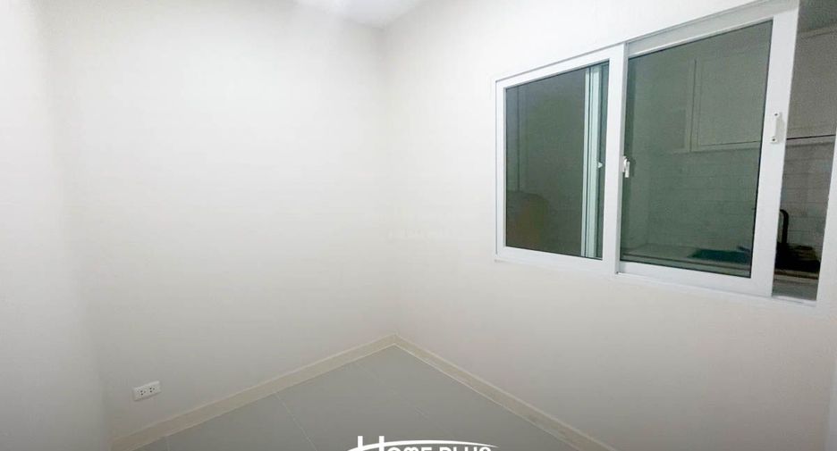 For sale 4 bedrooms townhouse in Don Mueang, Bangkok