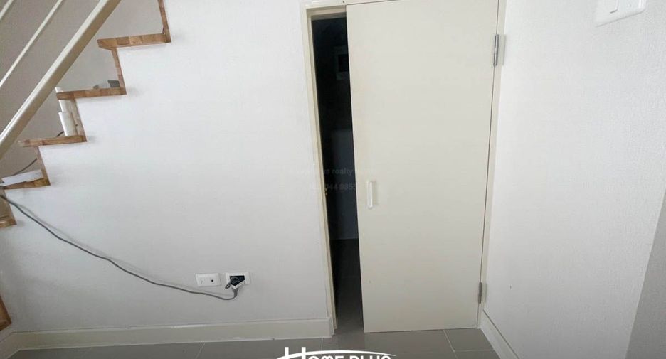 For sale 4 bedrooms townhouse in Don Mueang, Bangkok