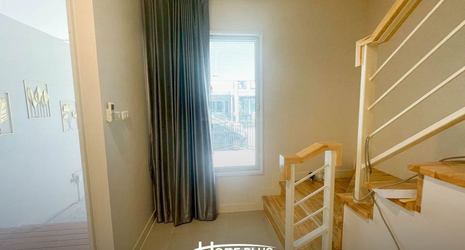 For sale 4 bedrooms townhouse in Don Mueang, Bangkok
