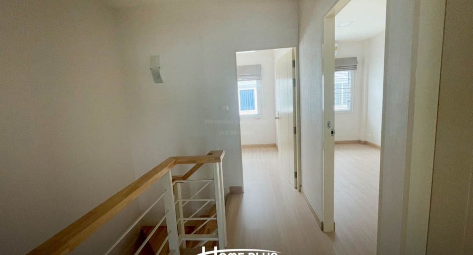 For sale 4 bedrooms townhouse in Don Mueang, Bangkok