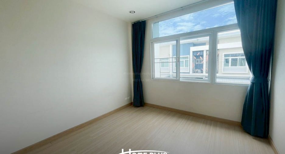 For sale 4 bedrooms townhouse in Don Mueang, Bangkok