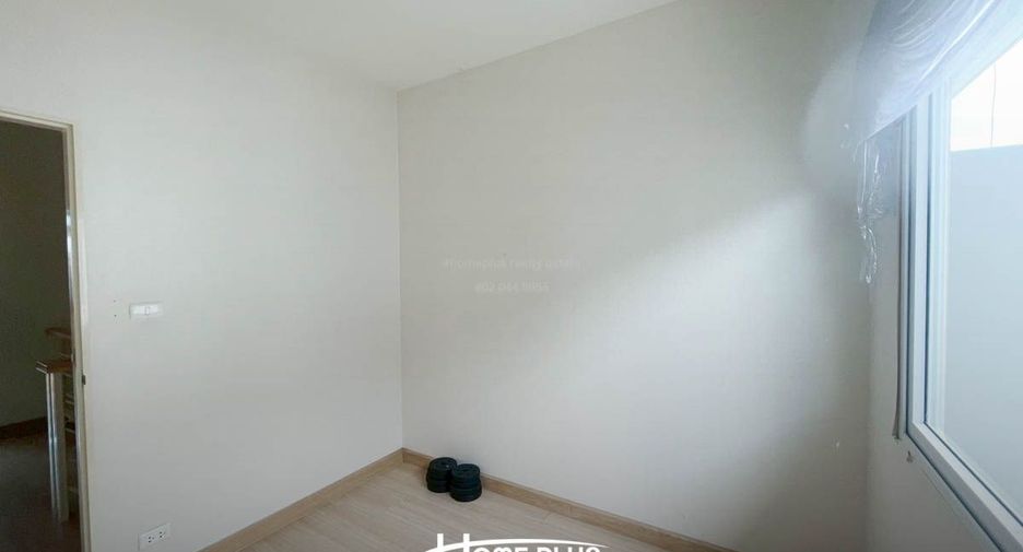 For sale 4 bedrooms townhouse in Don Mueang, Bangkok