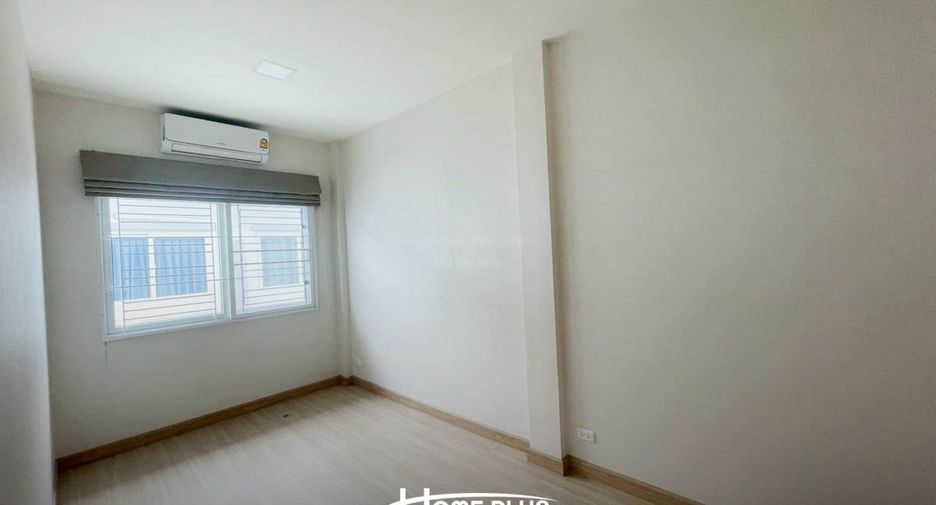 For sale 4 bedrooms townhouse in Don Mueang, Bangkok