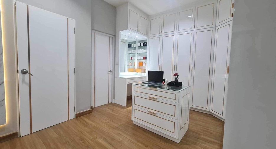 Haus zur Miete mit 4 Zimmer in Bang Khen, Bangkok